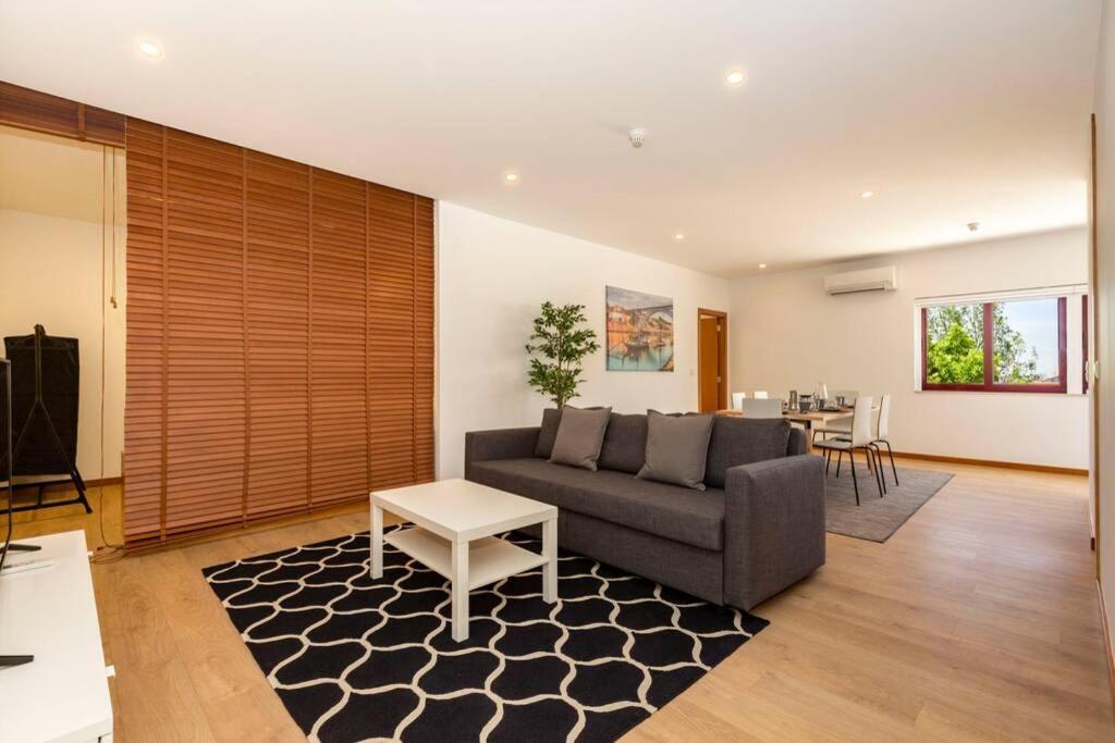 Eiffel Porto Apartment ภายนอก รูปภาพ